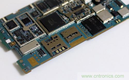 拆解4G新機索尼M35t：用料十足，易于維修