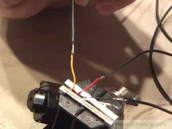 DIY：40刀，教你自制能“偷拍”的太陽鏡