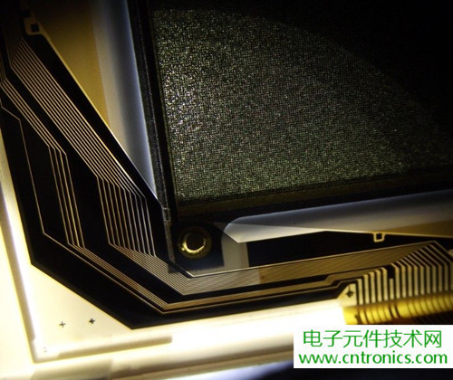 探秘電子紙！一款電紙書(shū)的電子墨水屏拆解
