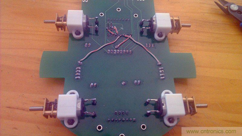 牛人力作！PCB版藍(lán)牙智能小車(chē)DIY