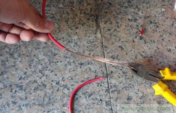 變廢為寶！風(fēng)扇散熱器變身山寨LED燈