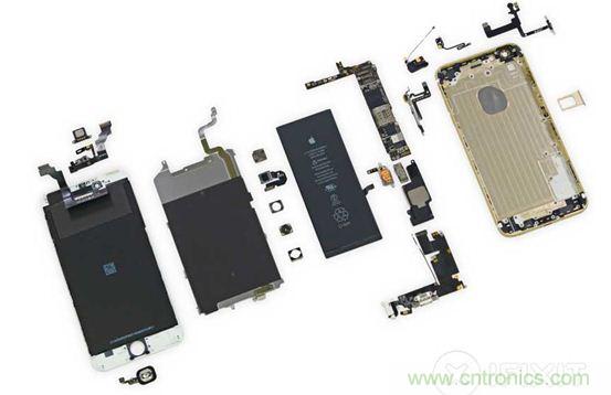 iPhone 6 Plus完全拆卸后可以看到，該產(chǎn)品在較小的空間容納了大量硬件。（來源：iFixit）