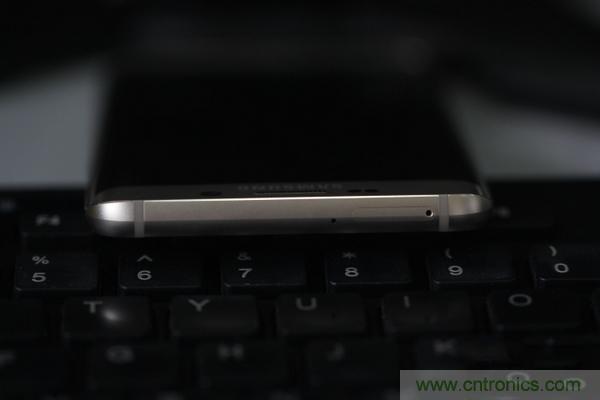 三星S6 Edge+拆解：比S6 Edge加在哪里？