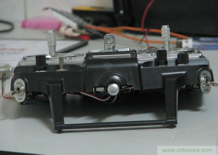 無人機 DIY 制作全過程，酷得不要不要的！