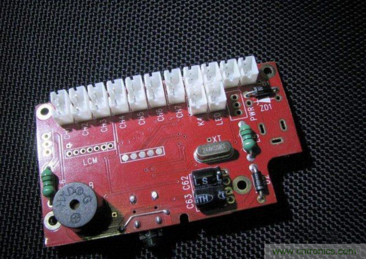 無人機 DIY 制作全過程，酷得不要不要的！