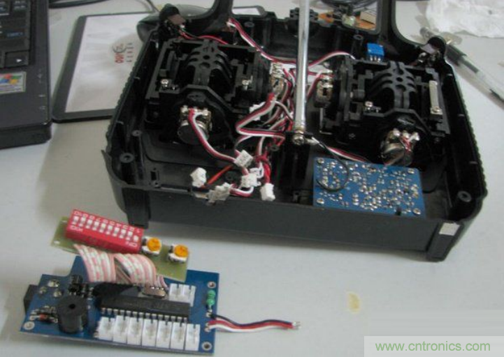 無人機 DIY 制作全過程，酷得不要不要的！