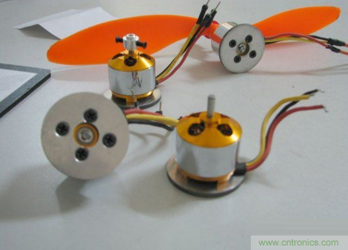 無人機 DIY 制作全過程，酷得不要不要的！