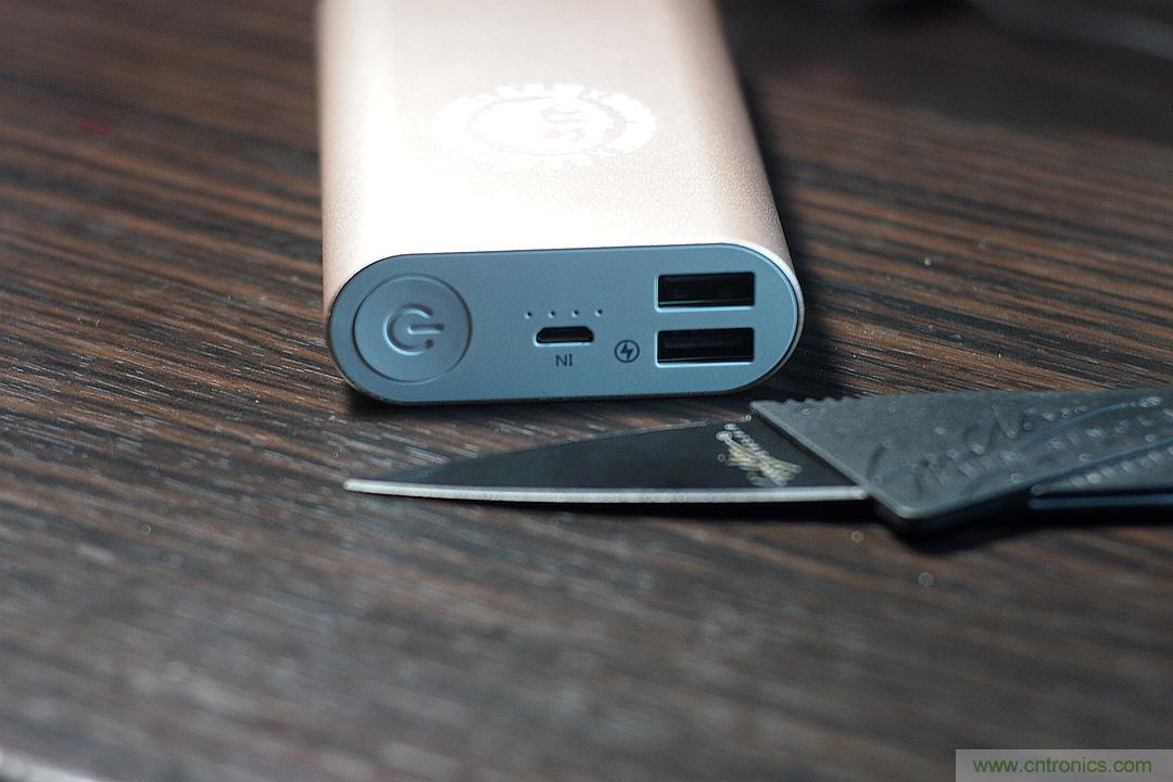移動電源也玩雙引擎？快到你想象不到