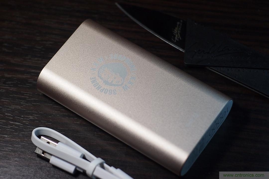 移動電源也玩雙引擎？快到你想象不到