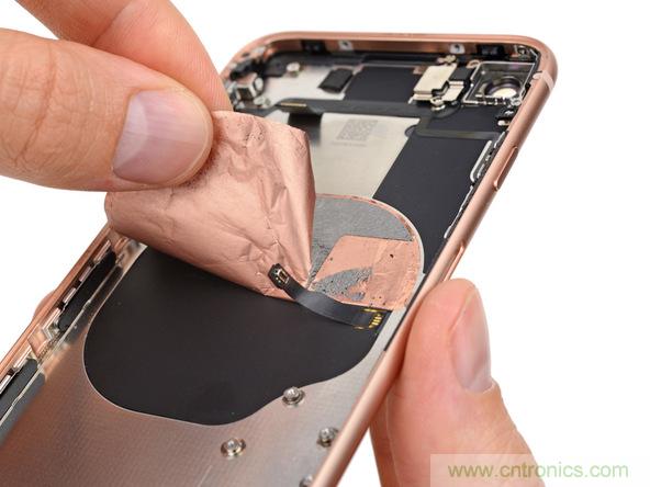 iPhone 8首拆：無線充電版本的iPhone 7？