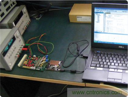ADuC7026提供可編程電壓，用于評(píng)估多電源系統(tǒng)